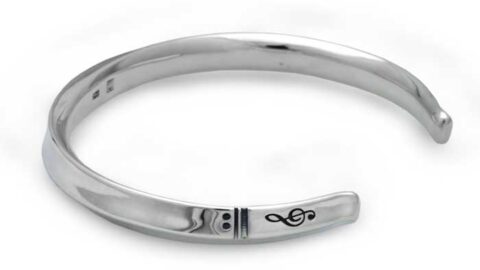 音符のデザインのオーダーメイドバングル