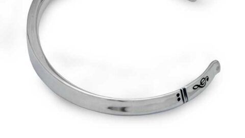 音符のデザインのオーダーメイドバングル