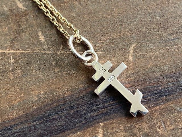 ゴールドの八端十字架ネックレス