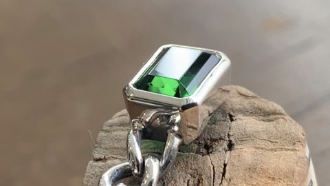 オーダーメイドチェーンリング、エメラルド入り