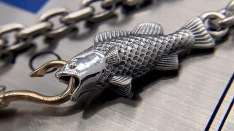 オーダーメイドの魚とフックのネックレス