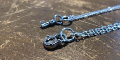 南京錠と鍵のペアネックレス