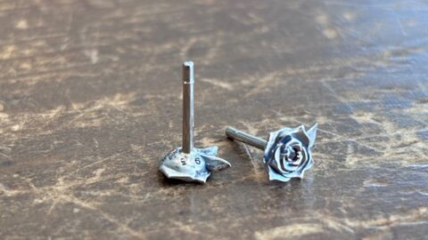 16Gの薔薇ピアス