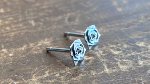 16Gの薔薇ピアス