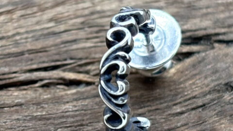 オーダーメイドのベルのピアス