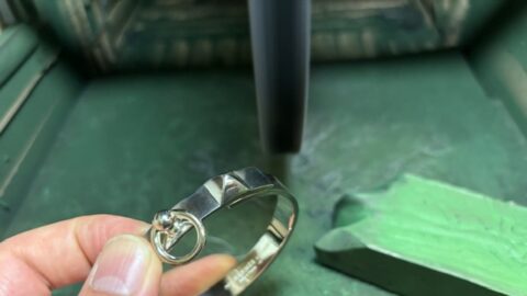 エルメスのバングルの磨き直し