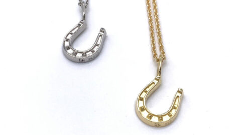 ホースシューのペアネックレス、K18、プラチナ