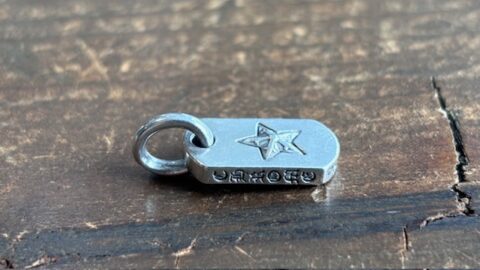 クロムハーツのペンダントのいぶし加工