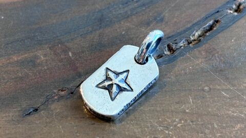 クロムハーツのペンダントのいぶし加工