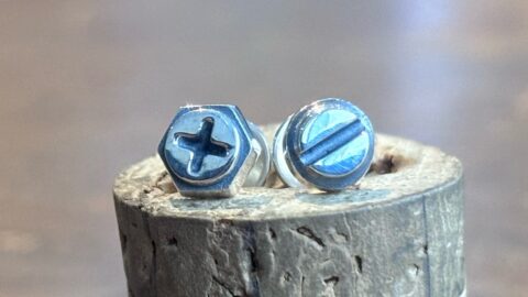 ネジのピアス、PE68とPE69