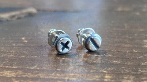 ネジのピアス、PE68とPE69