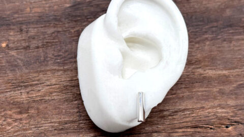 メンズのミニマルピアス、pe67