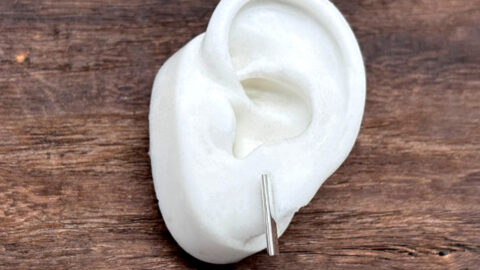 メンズのミニマルピアス、pe66