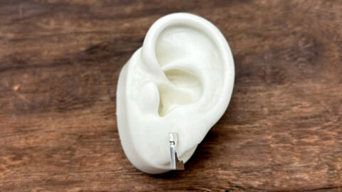 フープのミニマルピアス、pe64